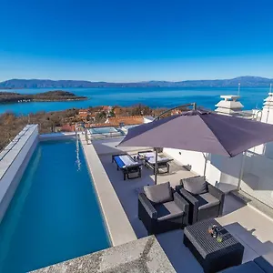 Solis Lacus Penthouse Njivice